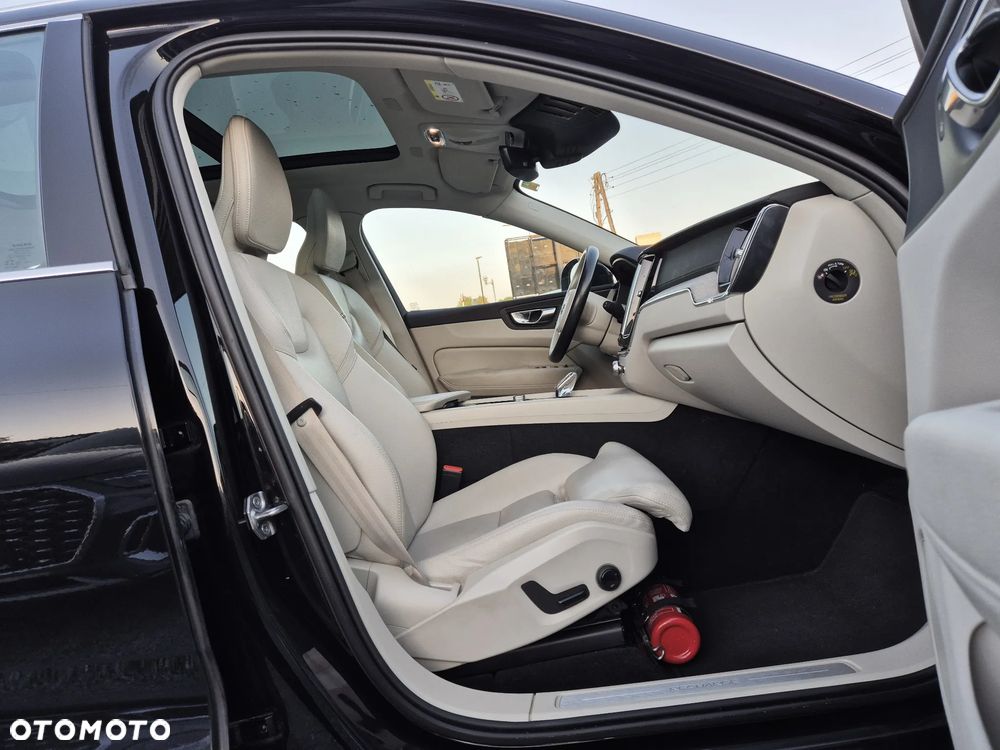 Volvo XC 60 T6 Plug-In Hybrid AWD Inscription - 8