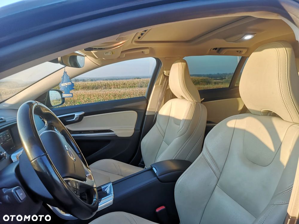Volvo V60 Cross Country T5 AWD Summum - 30