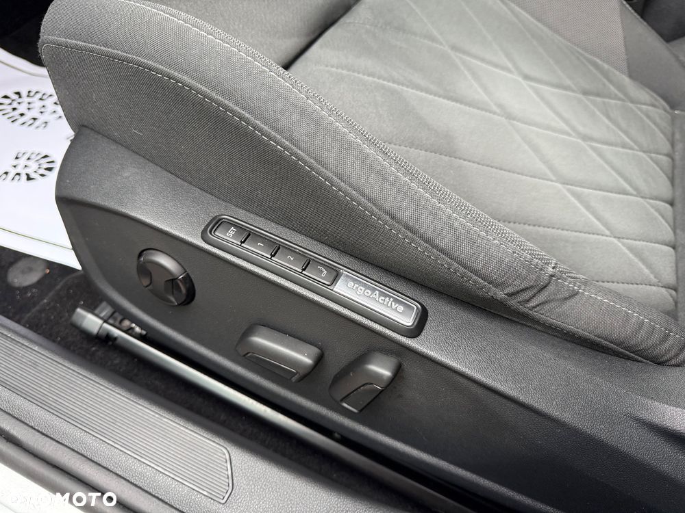 Volkswagen Golf - 34