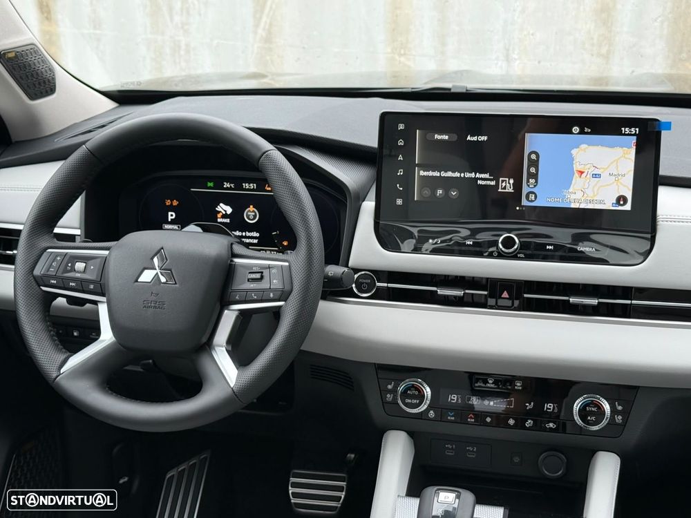 Mitsubishi Outlander - 12