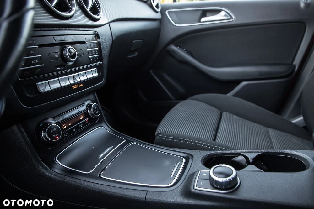 Mercedes-Benz Klasa B 180 7G-DCT AMG Line - 22