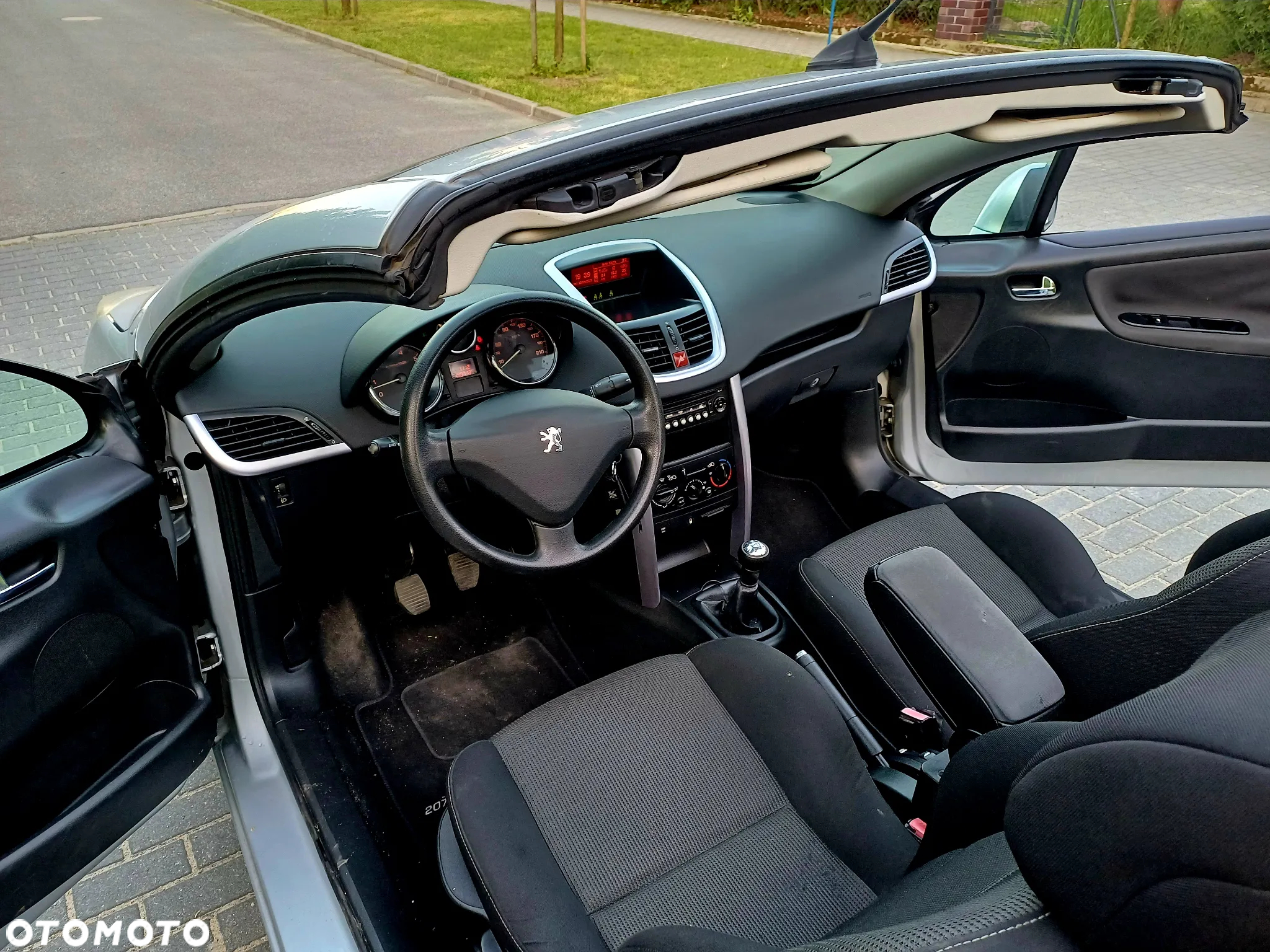 Peugeot 207 CC 120 VTi Active - 10