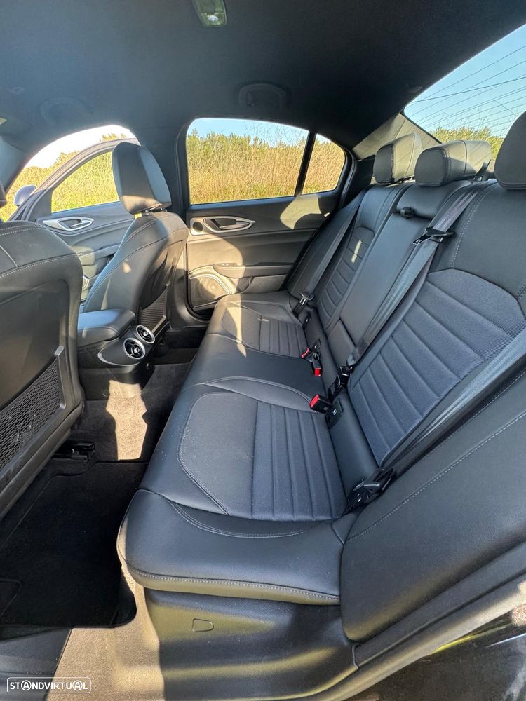 Alfa Romeo Giulia 2.2 D Sprint AT8 - 23