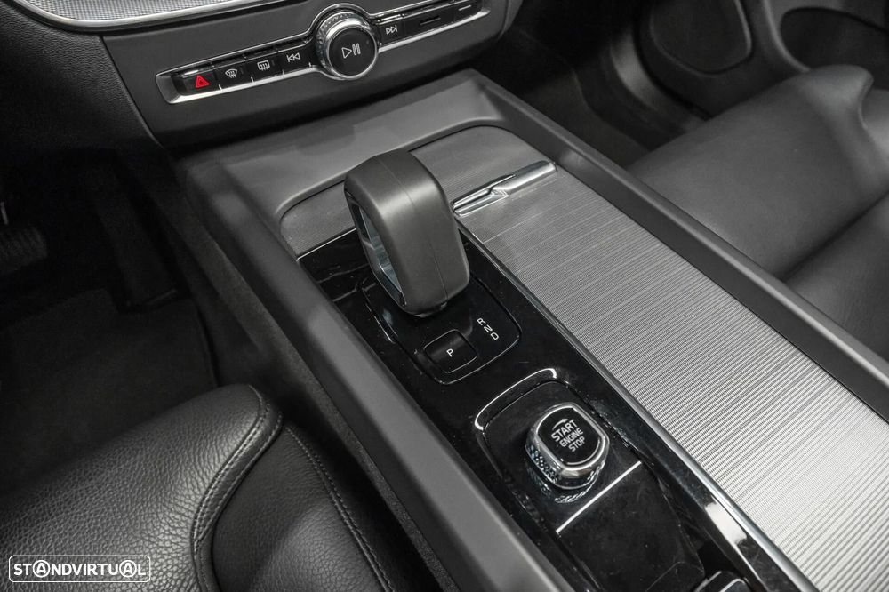 Volvo XC 60 T6 AWD Recharge Plus Bright - 17
