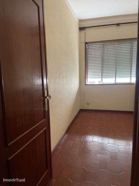 Apartamento T4 para renovar - Grande imagem: 4/12