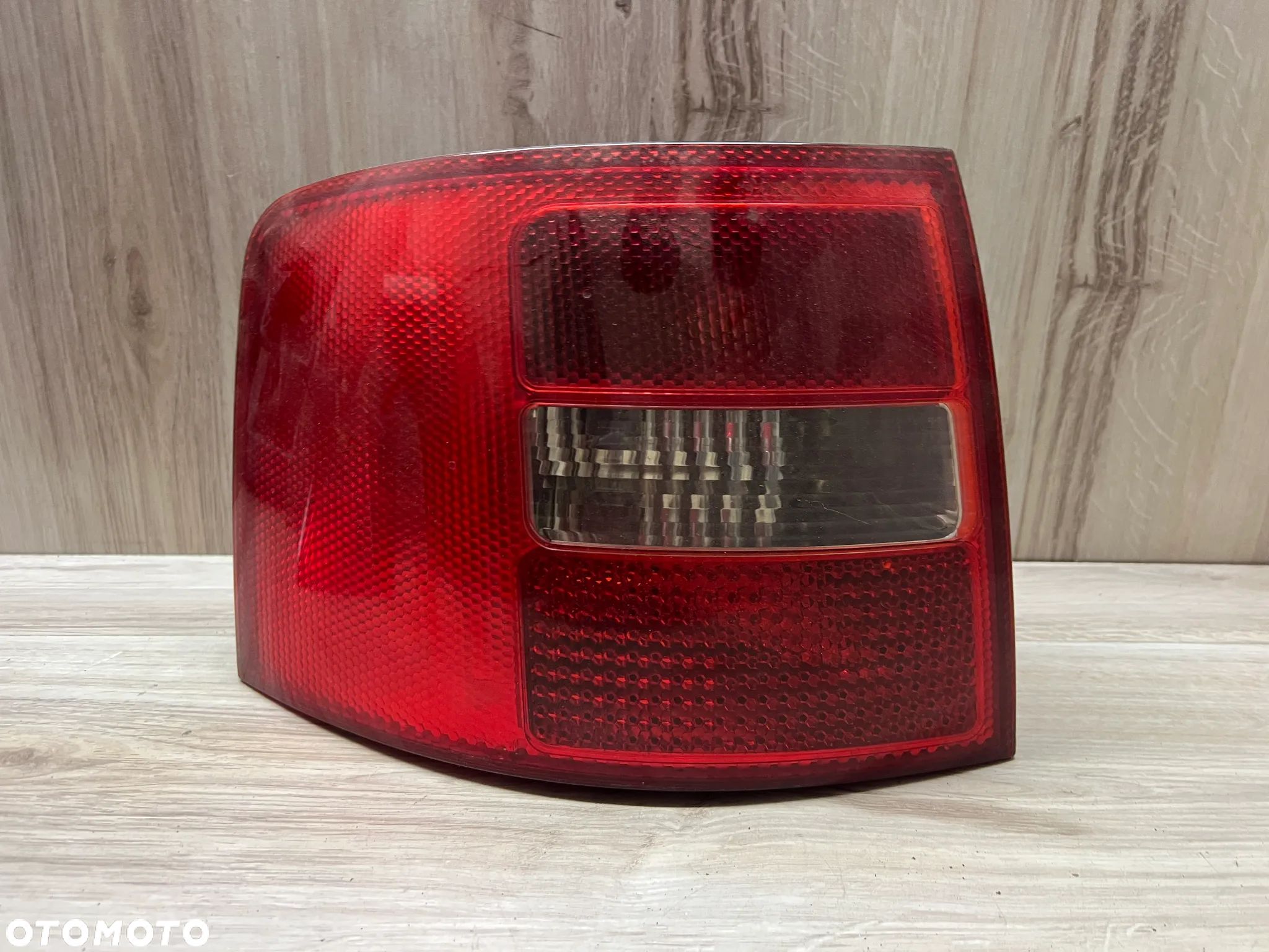 LAMPA TYLNA LEWA AUDI A6 C5 FL LIFT KOMBI - 1