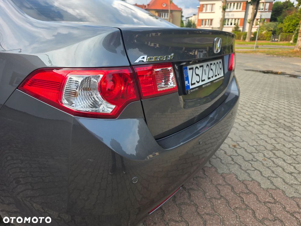 Honda Accord 2.0 Executive Nav - 22