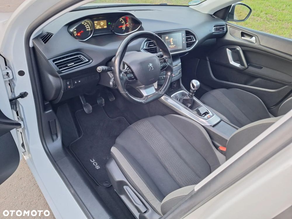 Peugeot 308 1.2 PureTech Allure S&S - 24