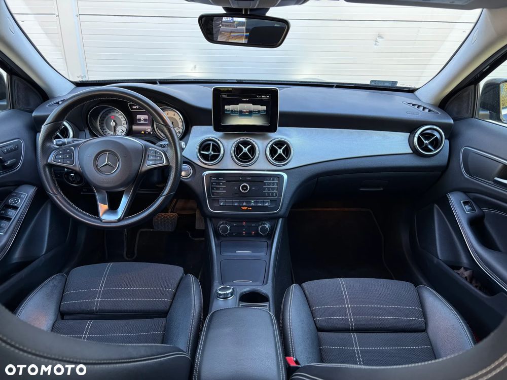 Mercedes-Benz GLA 200 7G-DCT Urban - 19