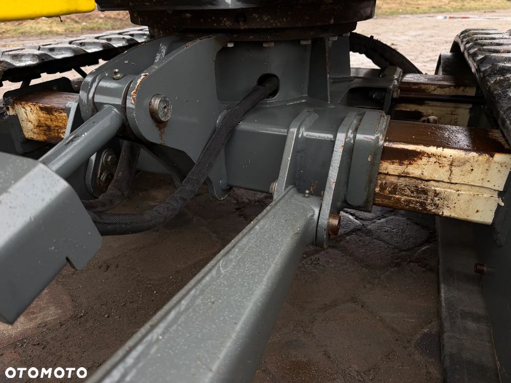 Wacker Neuson ET16 Minikoparka 2 tony. JAK NOWA 2018rok z Gospodarstwa Norweskiego 1190mtg. IGŁA! Rozsuwane hydraulicznie gąsienice. Dodatkowe sekcje Hydrauliczne. Silnik Yanmar 3 cyl. Aktualna DEKRA BMWT. Po serwisach! Ani deka luzów i wycieków. OKAZJA TANIO. Zadbana maszyna. 2 łyżki - 9