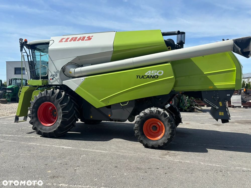 Claas Tucano 450 - 12
