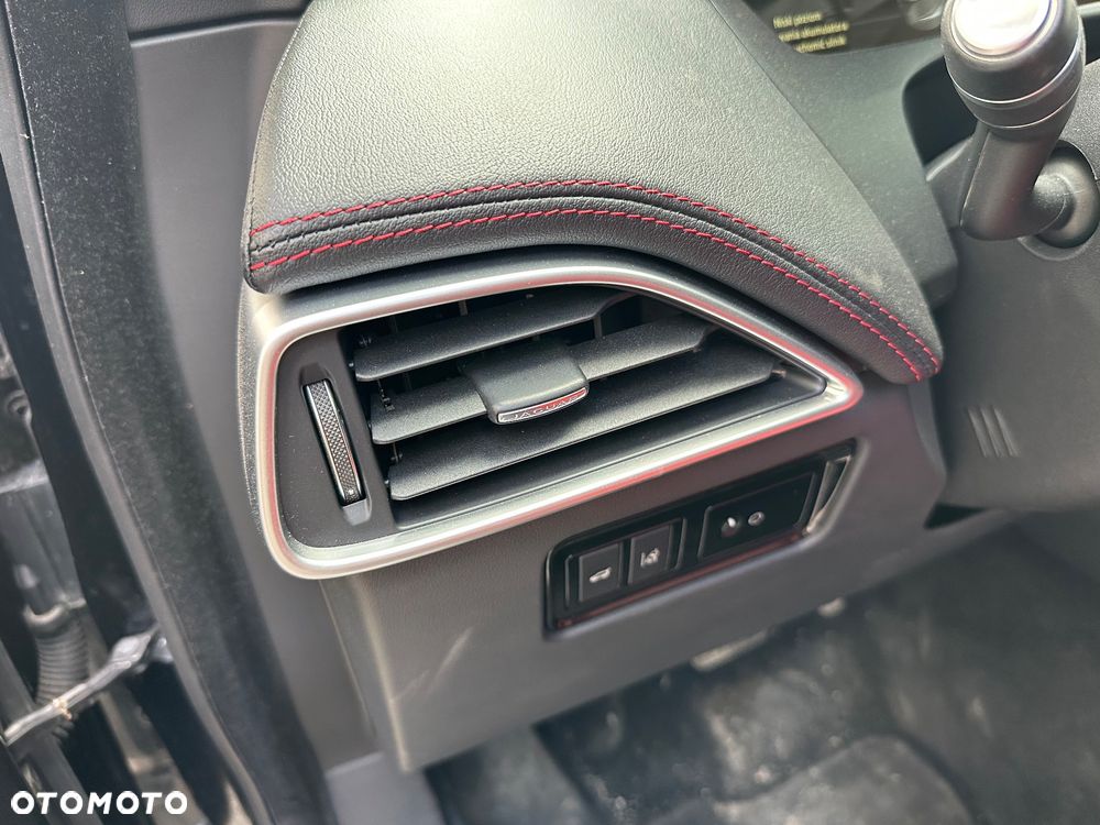 Jaguar F-Pace - 12