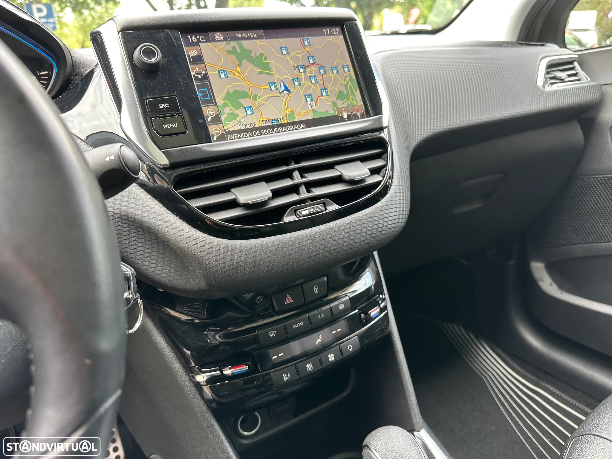 Peugeot 2008 1.2 PureTech Allure EAT6 - 15