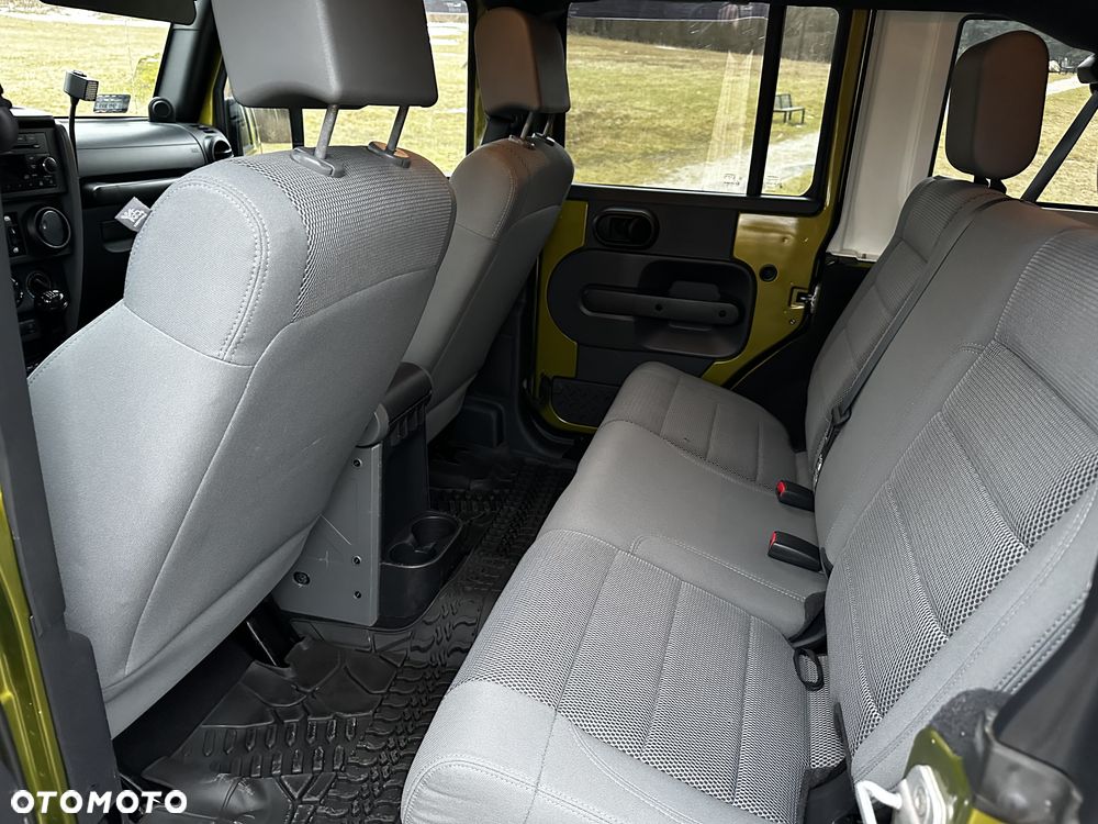 Jeep Wrangler Unlimited 3.8 Sahara - 11