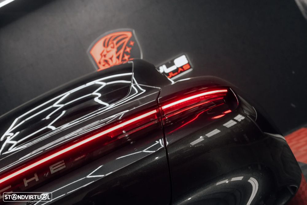 Porsche Taycan Turbo S - 15