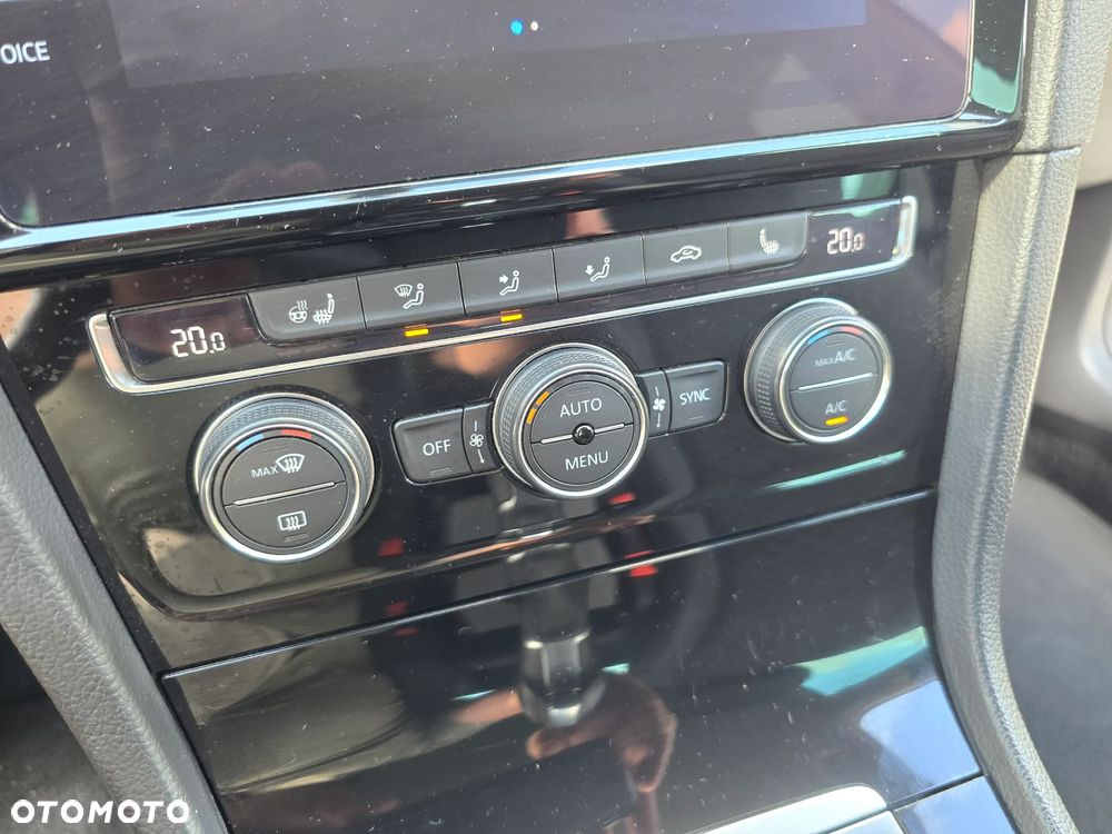 Volkswagen Golf - 33