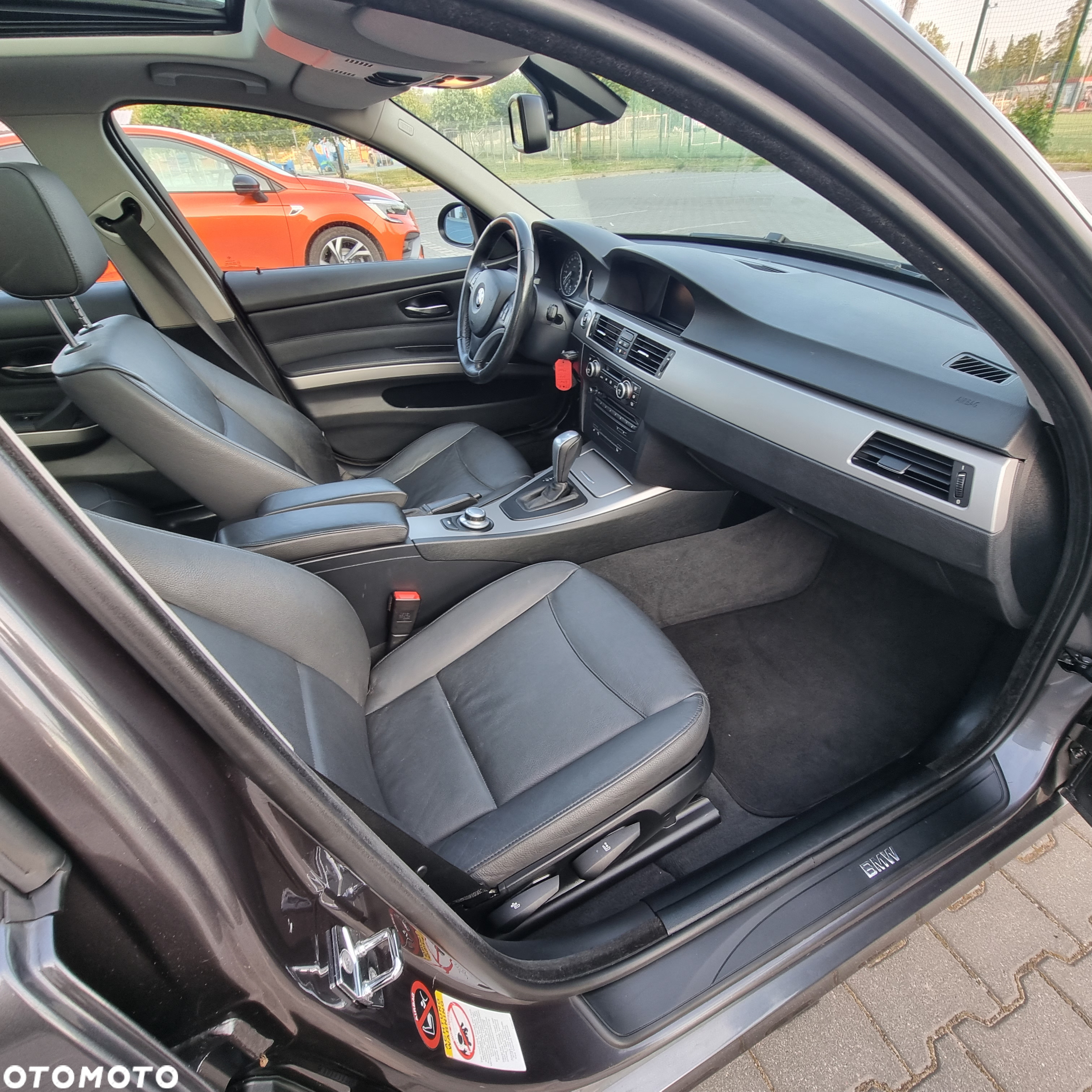 BMW Seria 3 320d DPF Touring - 13