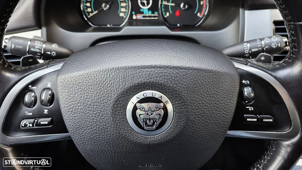 Jaguar XF Sportbrake 2.2 - 24