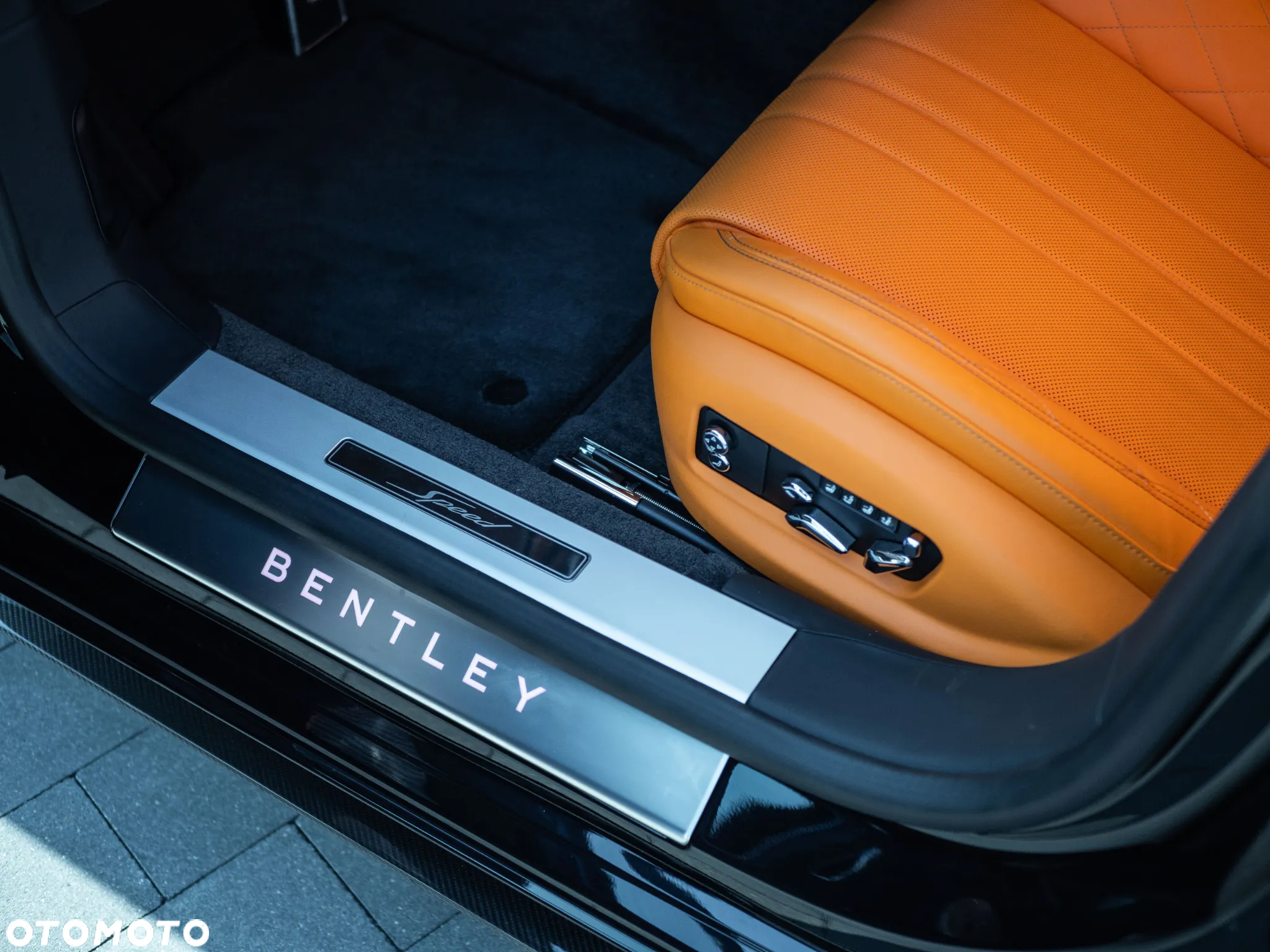 Bentley Flying Spur W12 S - 12