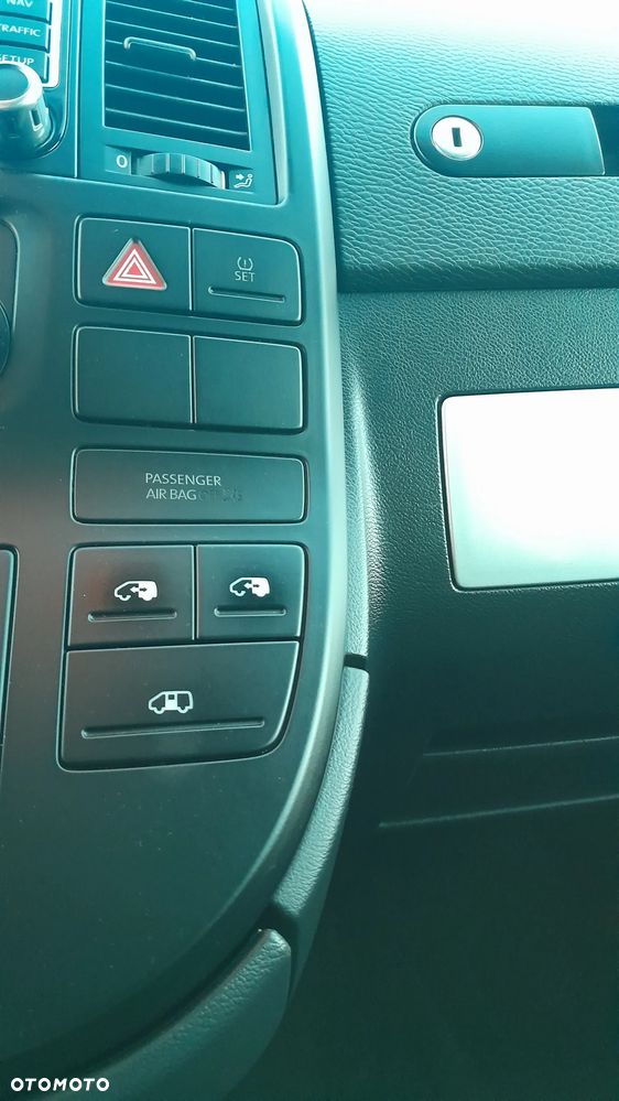 Volkswagen Caravelle - 14