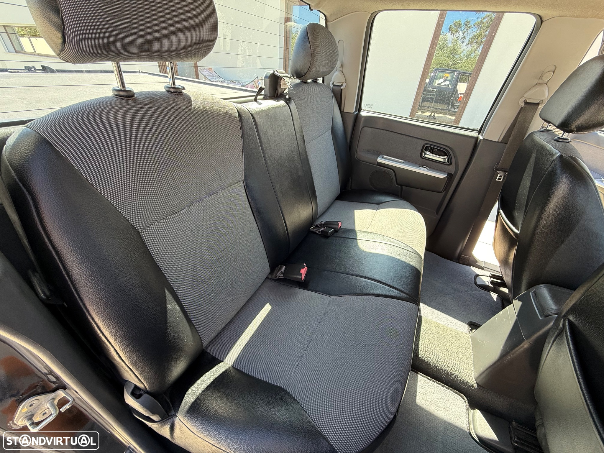 Isuzu D-Max 2.5 DTi CD 4WD LS - 24