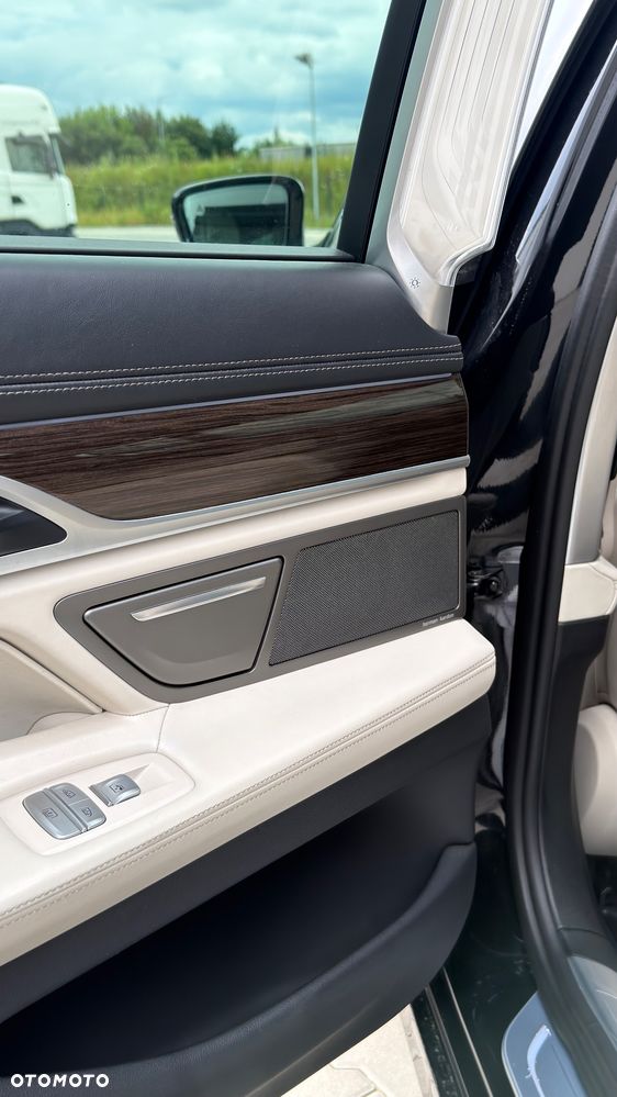 BMW Seria 7 740Ld xDrive - 16