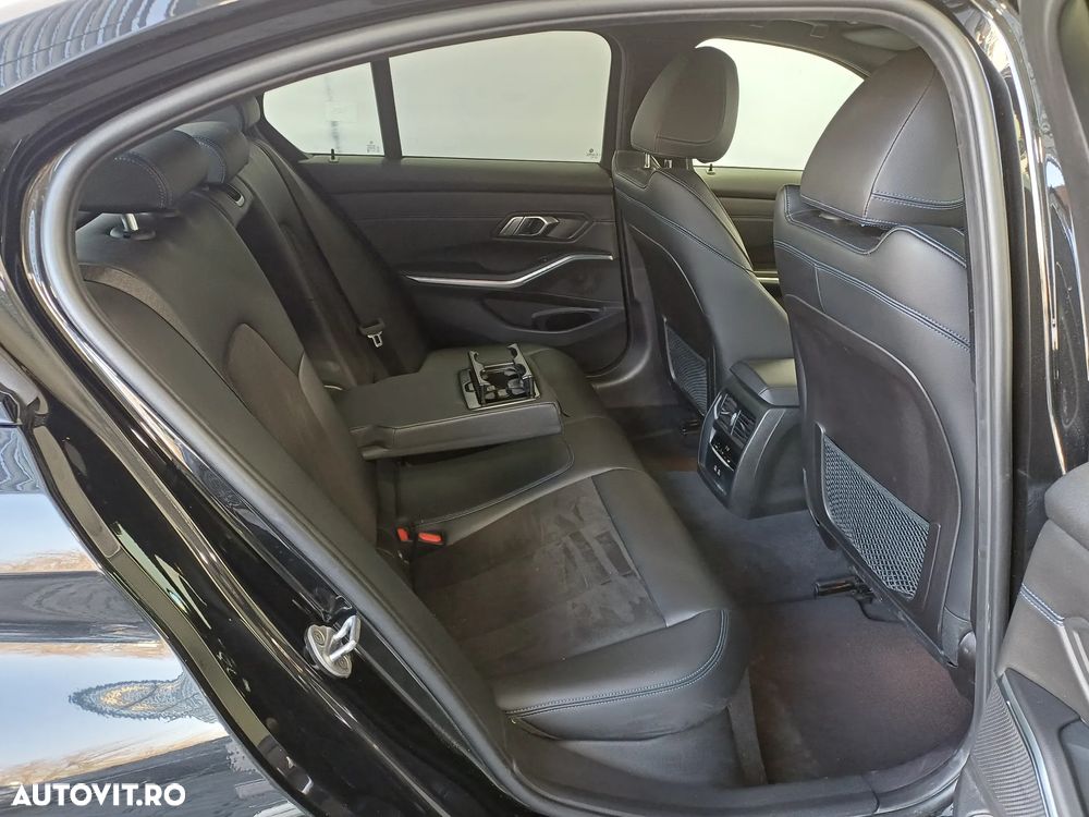 BMW Seria 3 320d xDrive AT M Sport - 31