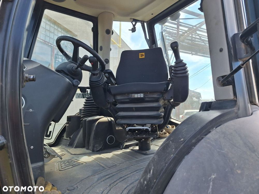 JCB 3Cx 4X4 - 8