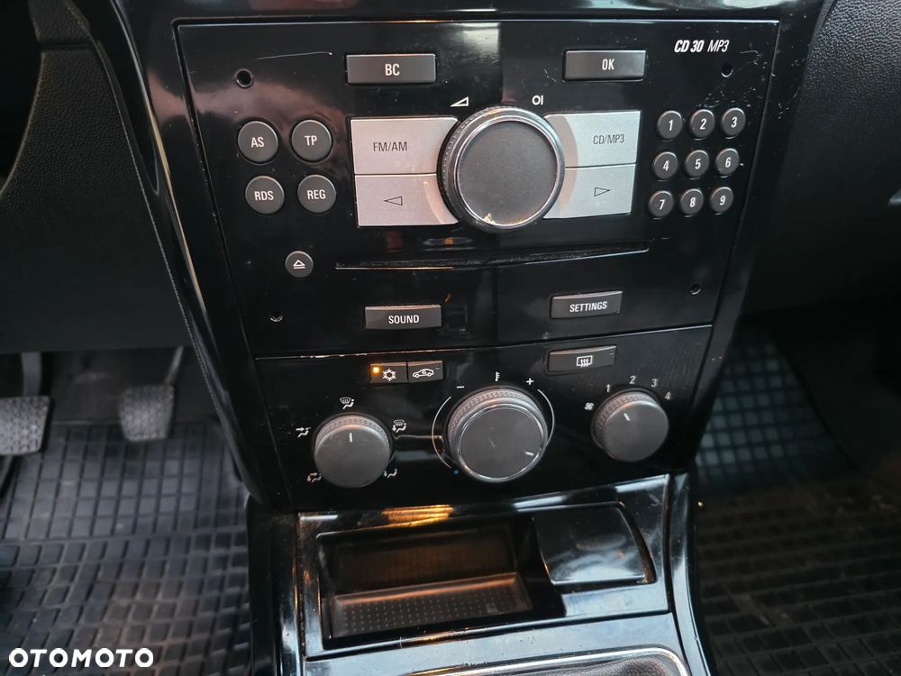 Opel Astra 1.7 CDTI DPF 150 Jahre - 24