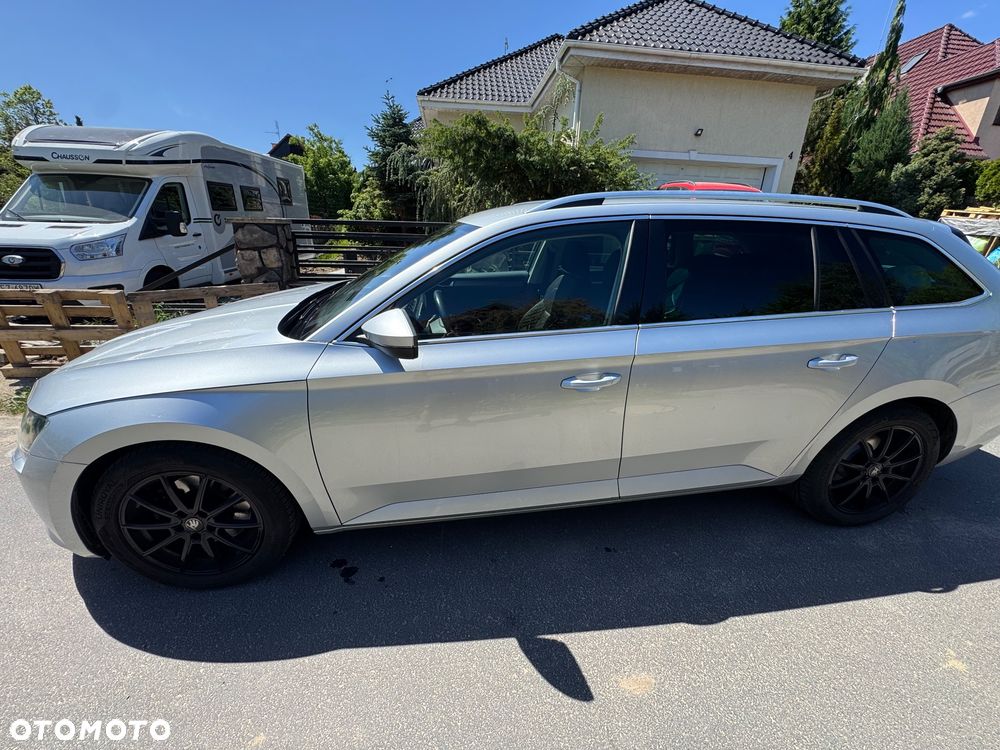 Skoda Superb 2.0 TDI SCR Style DSG - 8