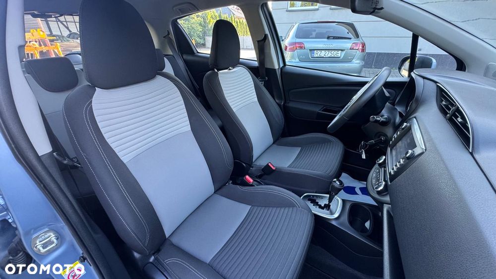 Toyota Yaris Hybrid 100 Business Edition - 13