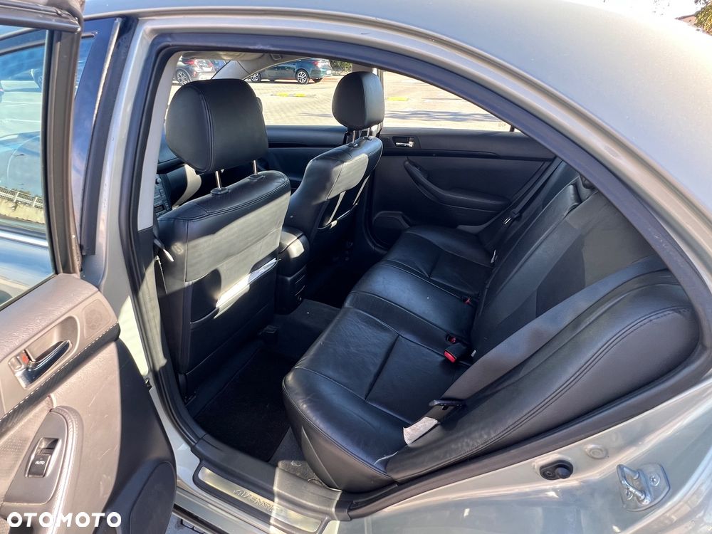 Toyota Avensis - 14