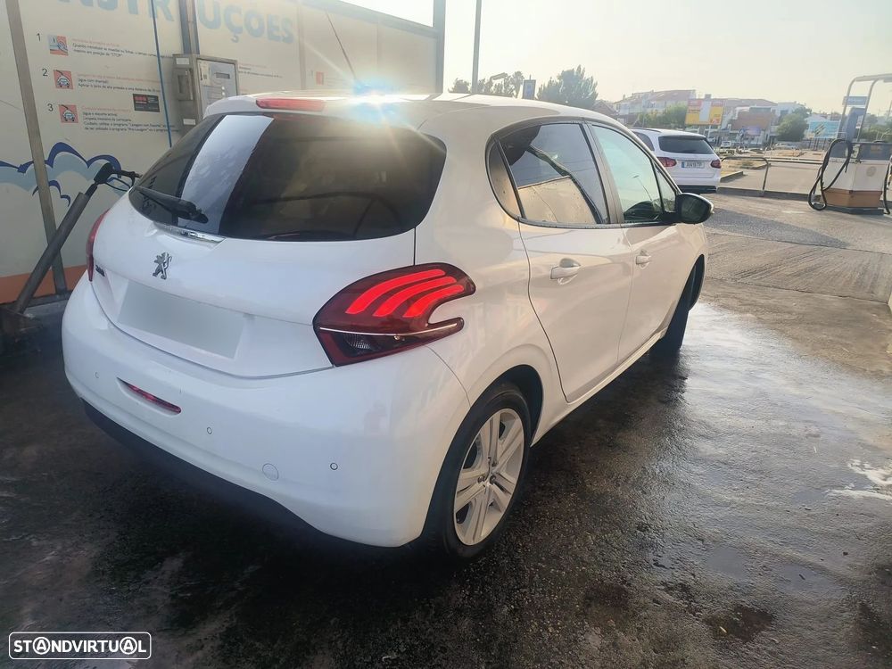 Peugeot 208 1.2 PureTech Signature - 2