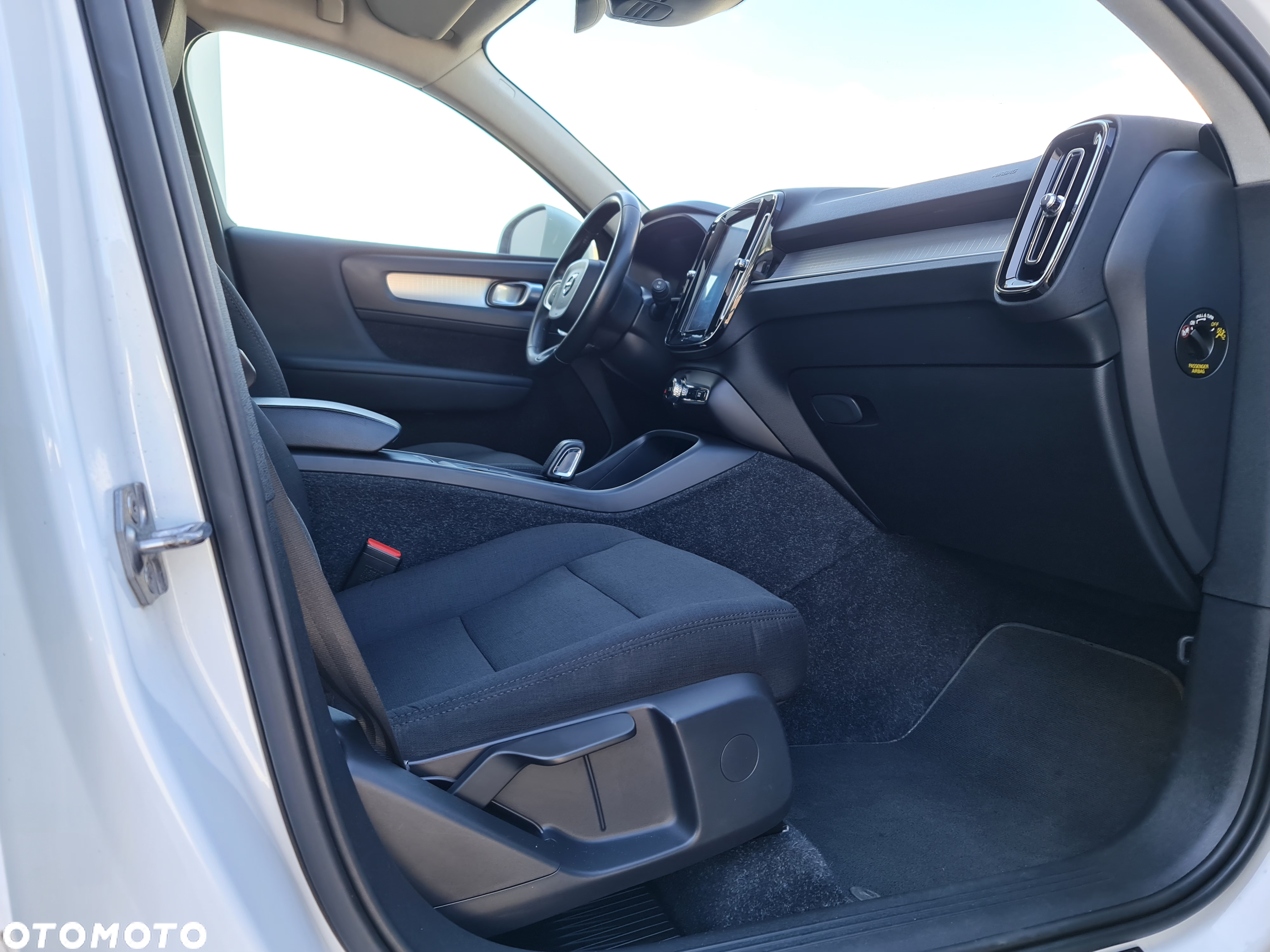 Volvo XC 40 D3 AWD Geartronic Momentum Pro - 19