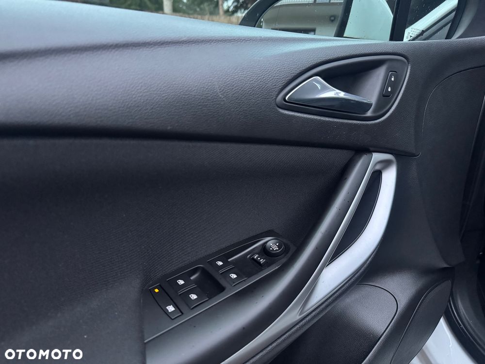 Opel Astra 1.4 Turbo Business - 11