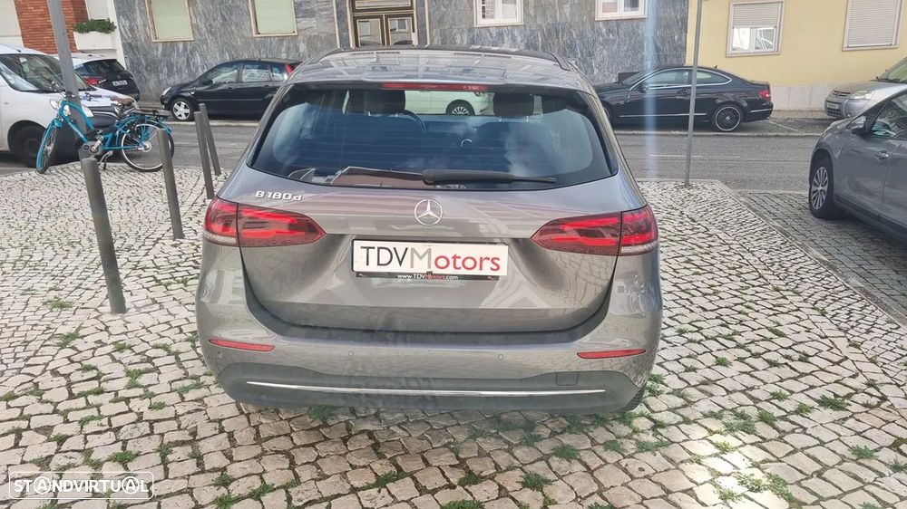 Mercedes-Benz B 180 d Business Solutions Aut. — fotografia 8