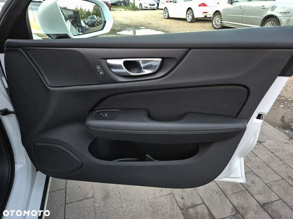Volvo V60 B3 B Geartronic Momentum Pro - 28