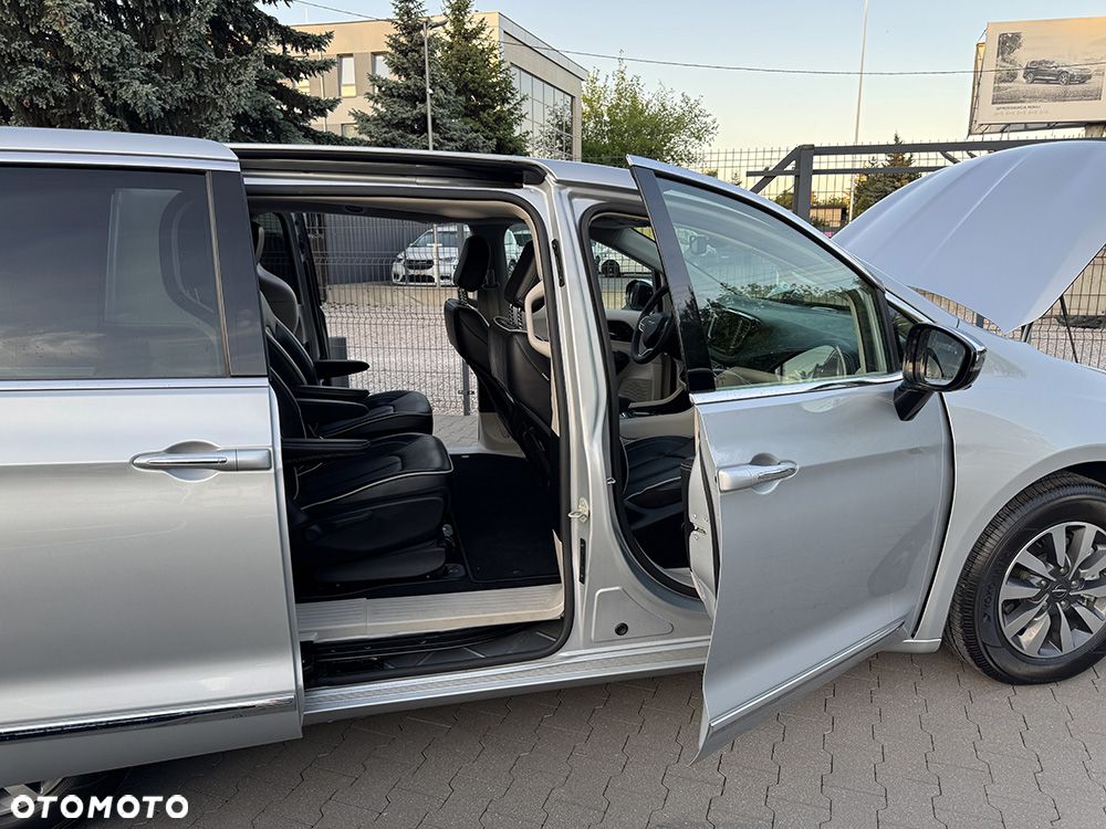 Chrysler Pacifica - 11