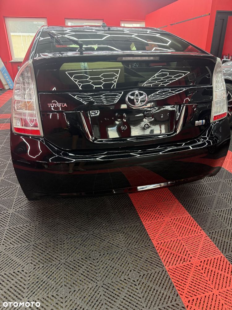 Toyota Prius - 4