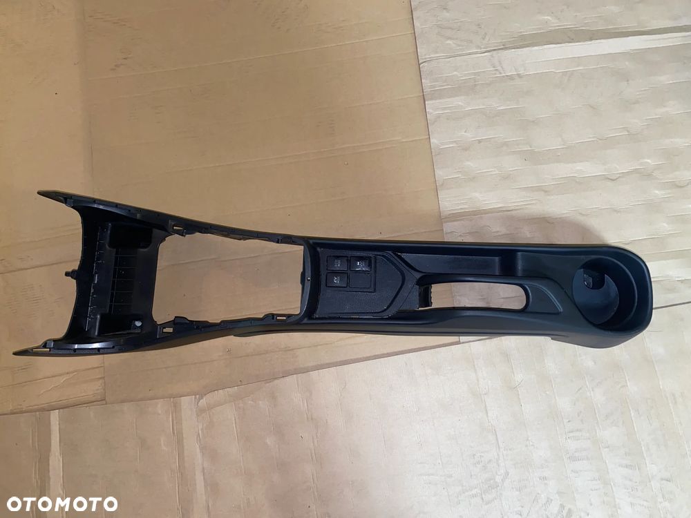 Tunel środkowy 58910-0D290 Toyota Yaris III lift 2019r  OE - 2