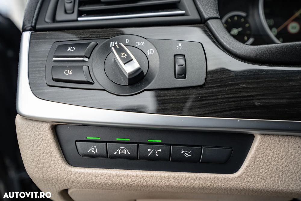 BMW Seria 5 530d xDrive - 11