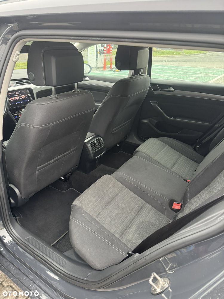 Volkswagen Passat 2.0 TDI SCR DSG Business - 2