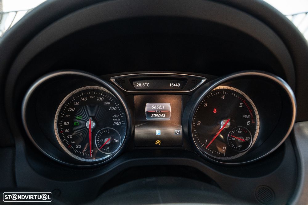 Mercedes-Benz CLA 180 CDI AMG Line - 9