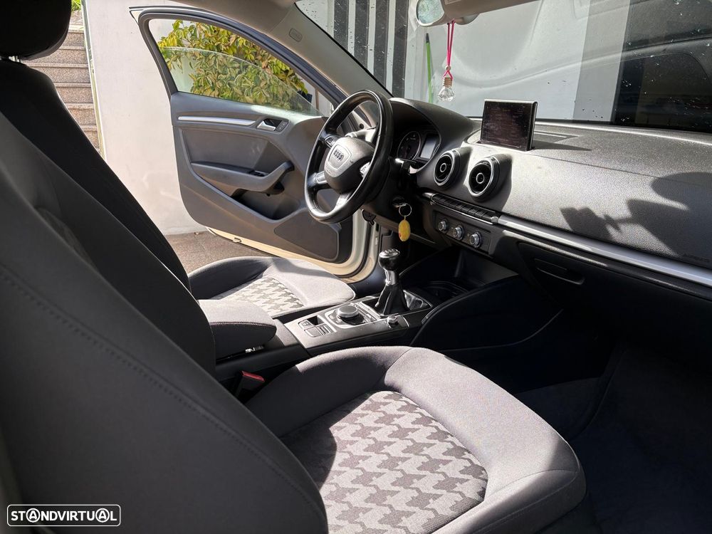 Audi A3 1.6 TDI Attraction - 11