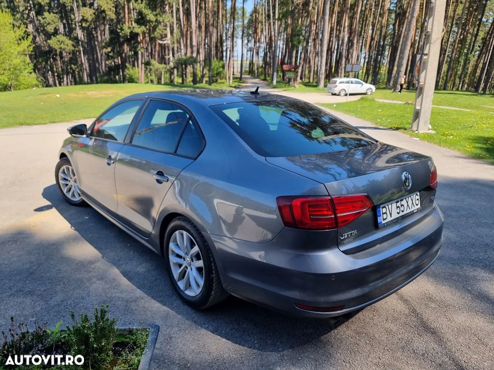 Volkswagen Jetta 2.0 TDI Highline - 3