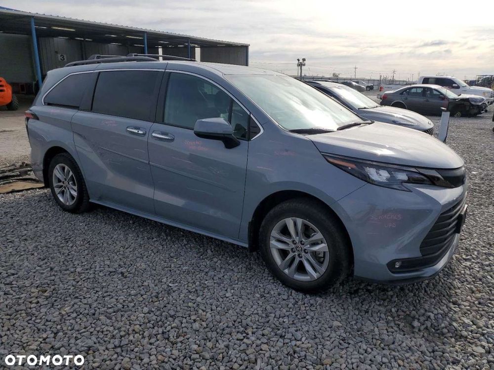 Toyota Sienna - 5