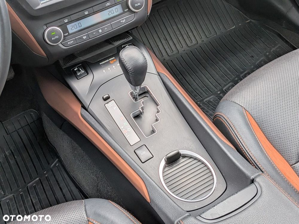 Toyota Avensis 2.0 Premium MS - 25