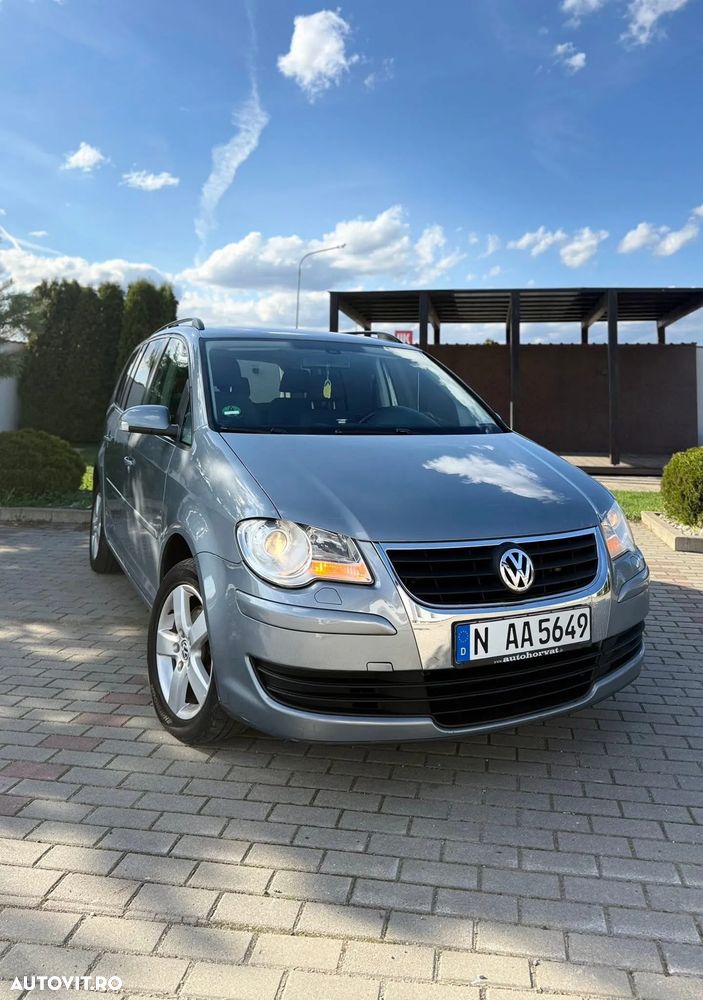 Volkswagen Touran 2.0 TDI Highline - 2