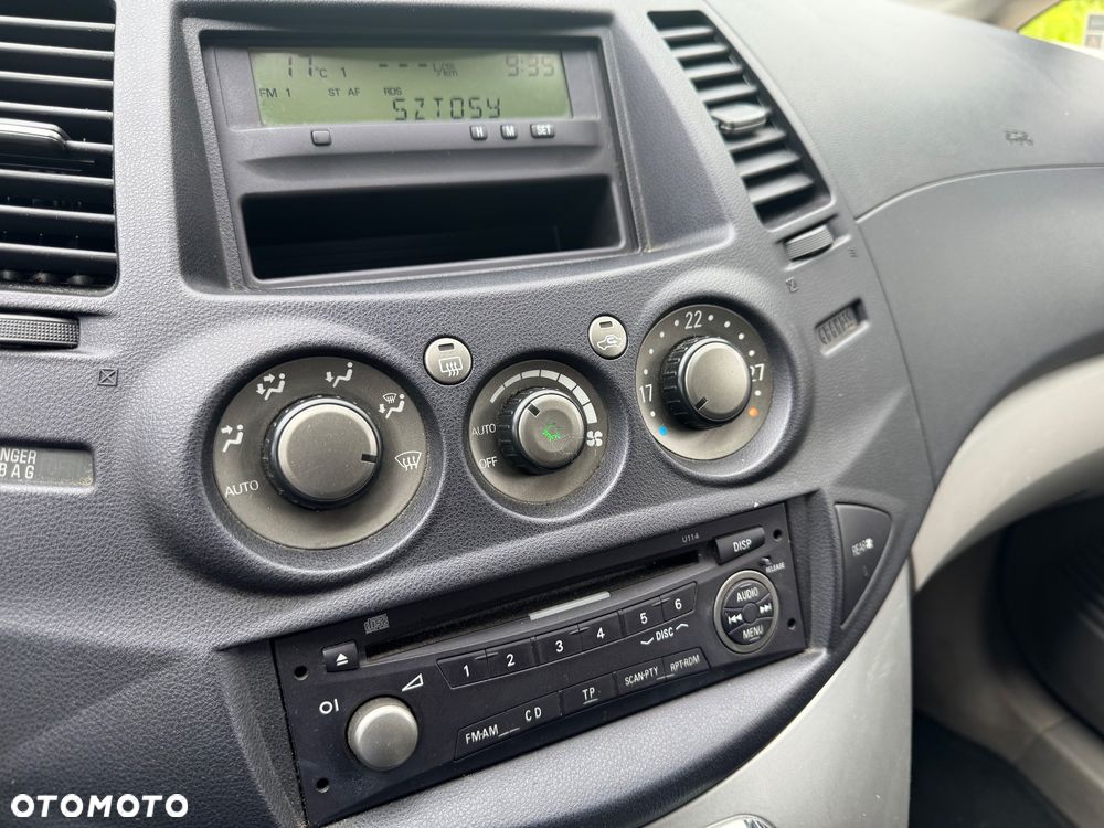 Mitsubishi Grandis 2.4 Intense - 18