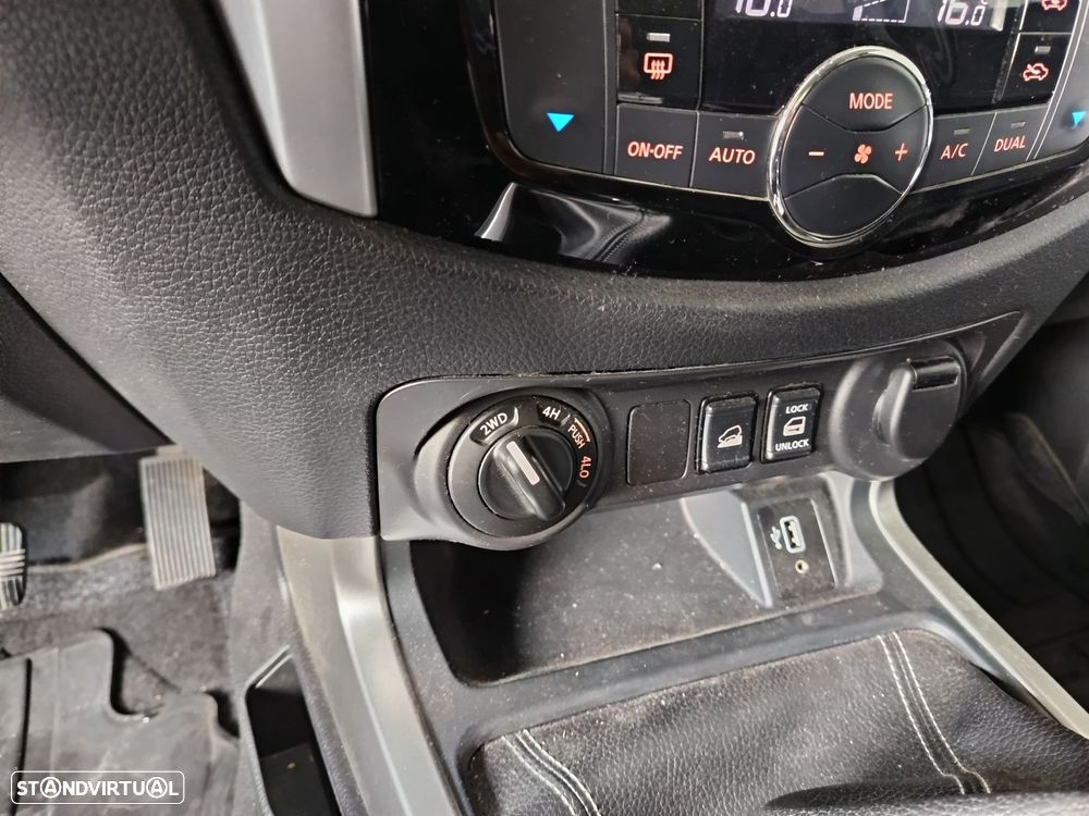 Nissan Navara 2.3 dCi KC 4WD N-Connecta - 11